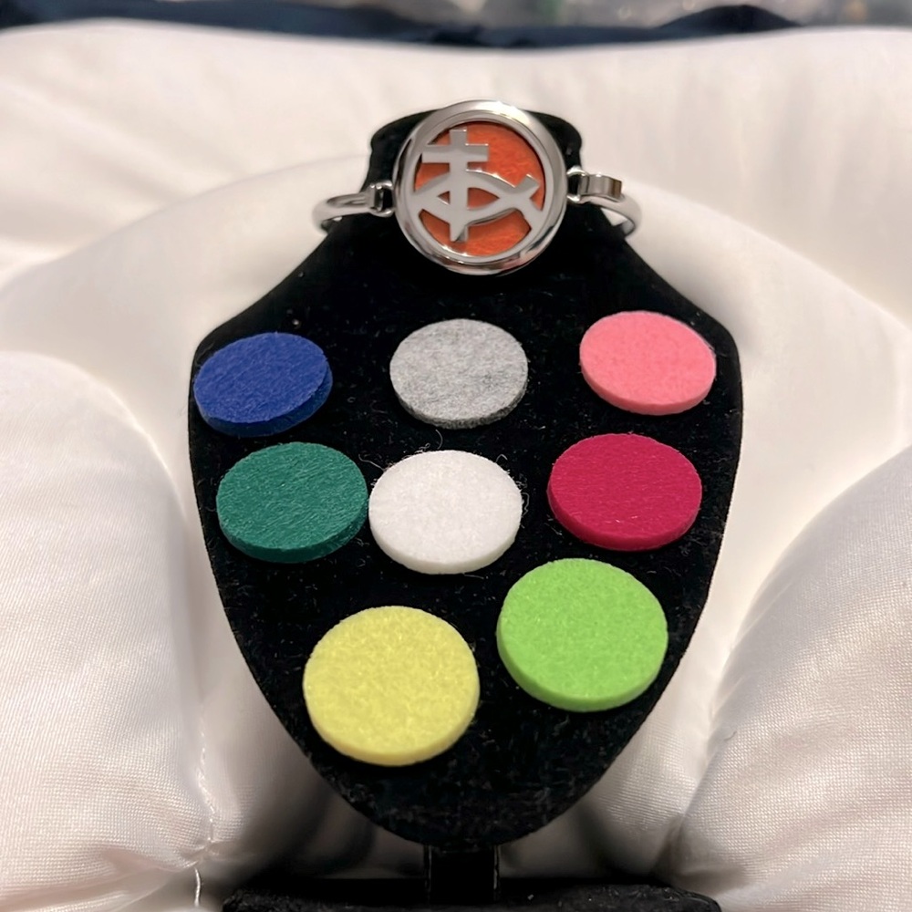 Aromatherapy locket bracelet